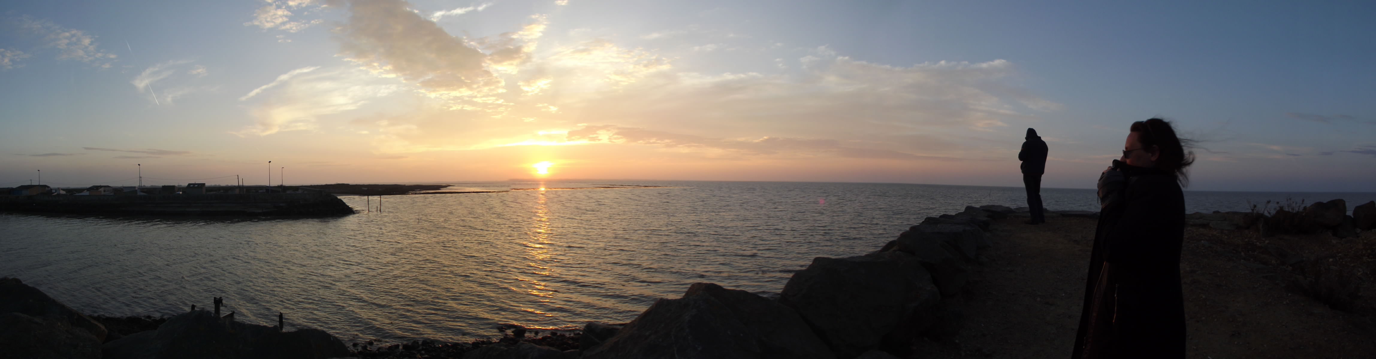 zonsondergang aan zee