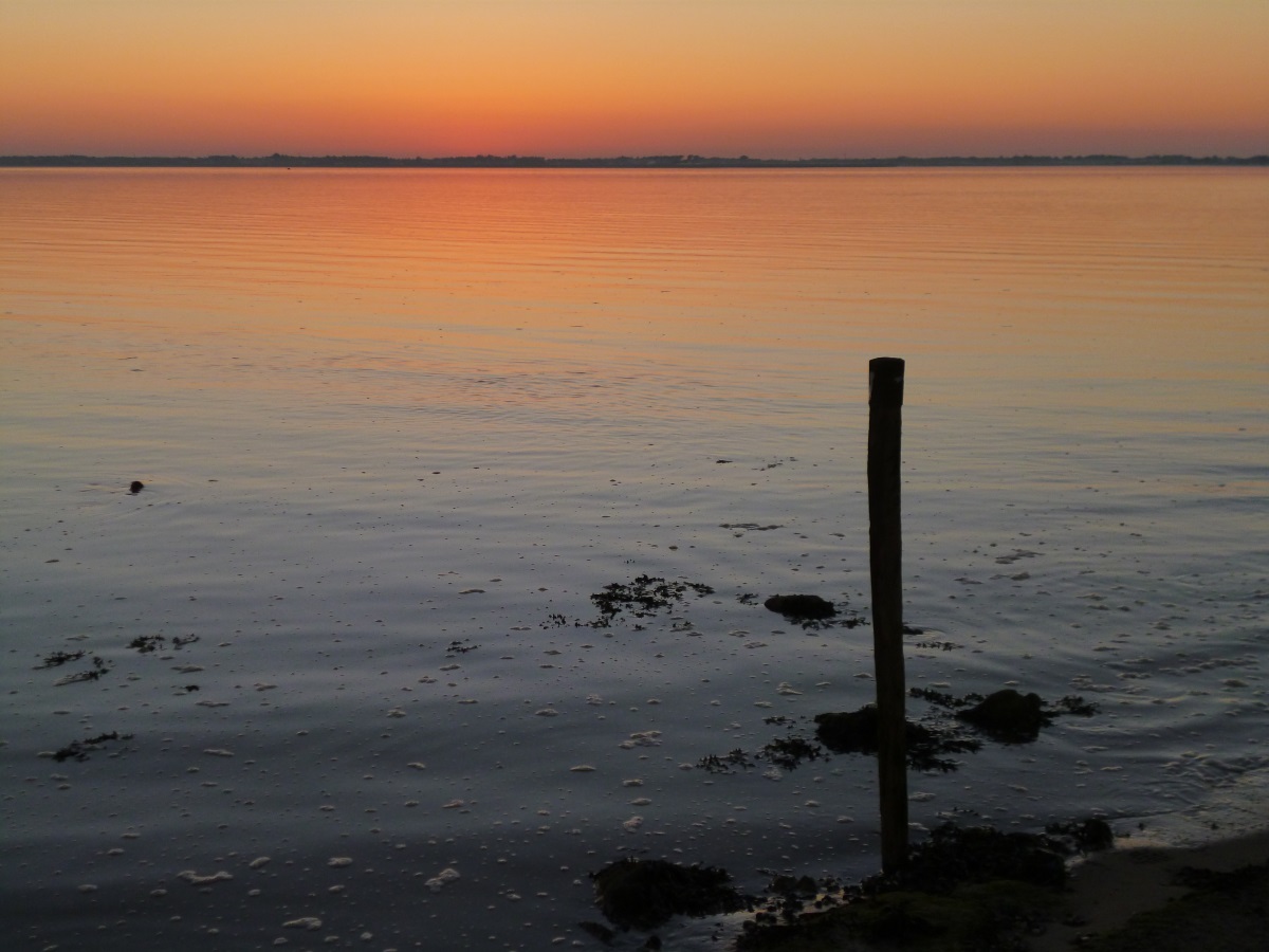geen golven op de oceaan in frankrijk