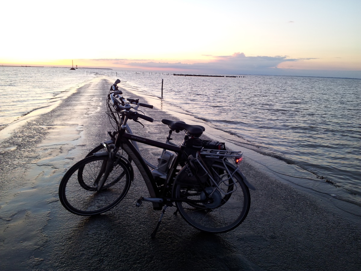 fietsen langs de kust