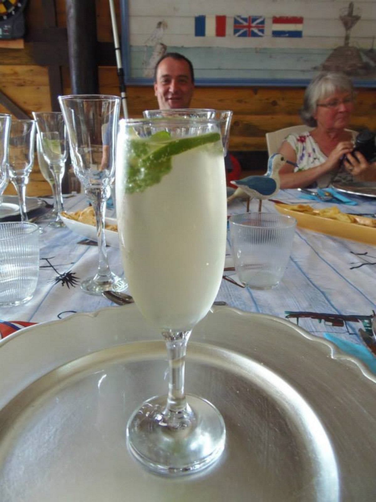 de-beroemde-hugo-cocktail