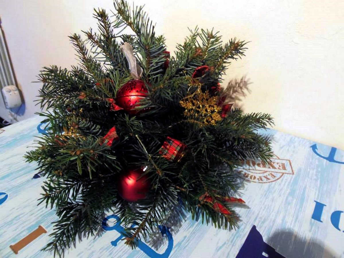 eigengemaakte-kerststukjes-in-frankrijk
